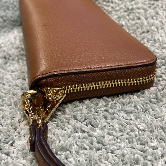 Michael Kors wristlet purse - Picture 10 of 10